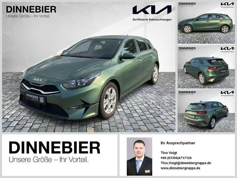 Grün (metallic) Gebraucht 2023 Kia Ceed Vision Limousine | 21.290 € (Guter Preis) - Bild 1/4