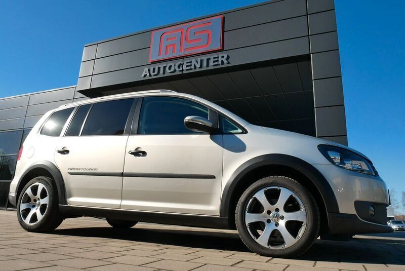 Silver leaf metallic Gebraucht 2011 VW Touran Cross Van / Kleinbus | 11.490 € (Teuer) - Bild 1/4