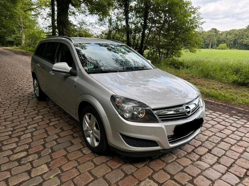 Silber Gebraucht 2010 Opel Astra Edition Kombi | 3.990 € (Fairer Preis) - Bild 1/4