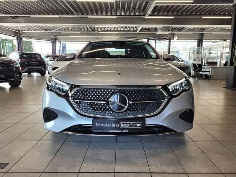 Gebraucht Mercedes E220 Avantgarde 197 PS (144 kW) 2023 Silber Limousine