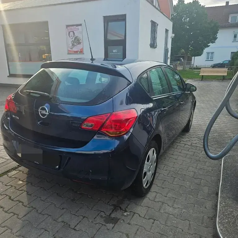 Gebraucht Opel Astra Edition 116 PS (85 kW) 2010 Blau Limousine