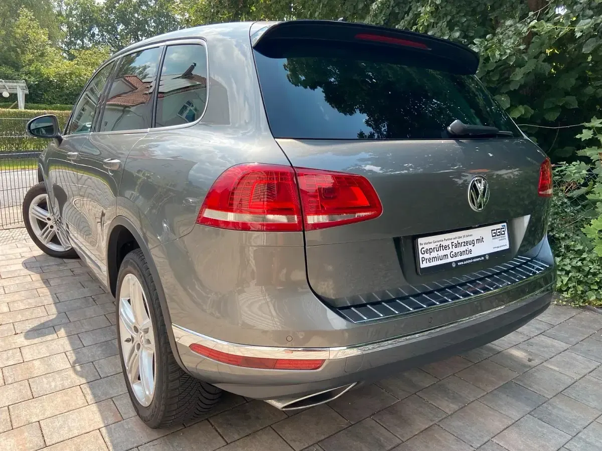 Gebraucht VW Touareg Terrain Tech 262 PS (192 kW) 2017 Grau SUV