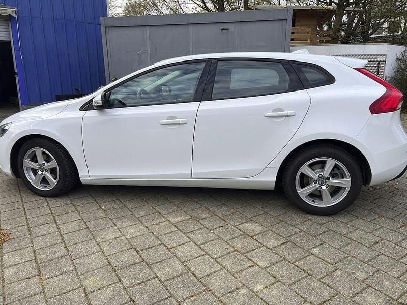 Gebraucht Volvo V40 You! 114 PS (83 kW) 2014 Weiß Limousine