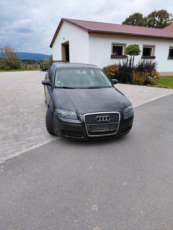 Grau Gebraucht 2006 Audi A3 Sportback Attraction Limousine | 1.499 € (Fairer Preis) - Bild 1/4