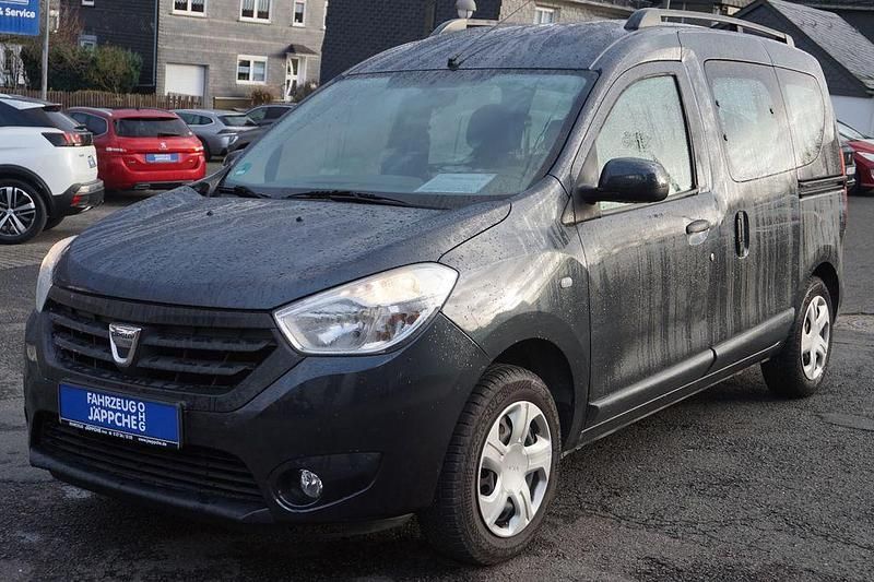 Grau Gebraucht 2015 Dacia Dokker Lauréate Limousine | 6.600 € (Fairer Preis) - Bild 1/4