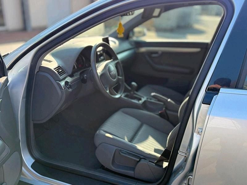 Second-hand Audi A4 135 CP (99 kW) 2002 Argintiu Hatchback