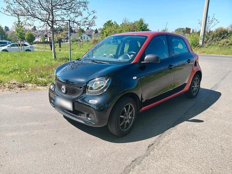 Używany Smart ForFour Basis 61 KM (44 kW) 2016 Czerwony Hatchback