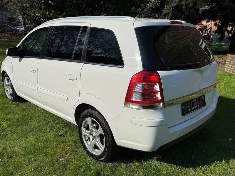 Gebraucht Opel Zafira 110 PS (80 kW) 2012 Weiß Van / Kleinbus