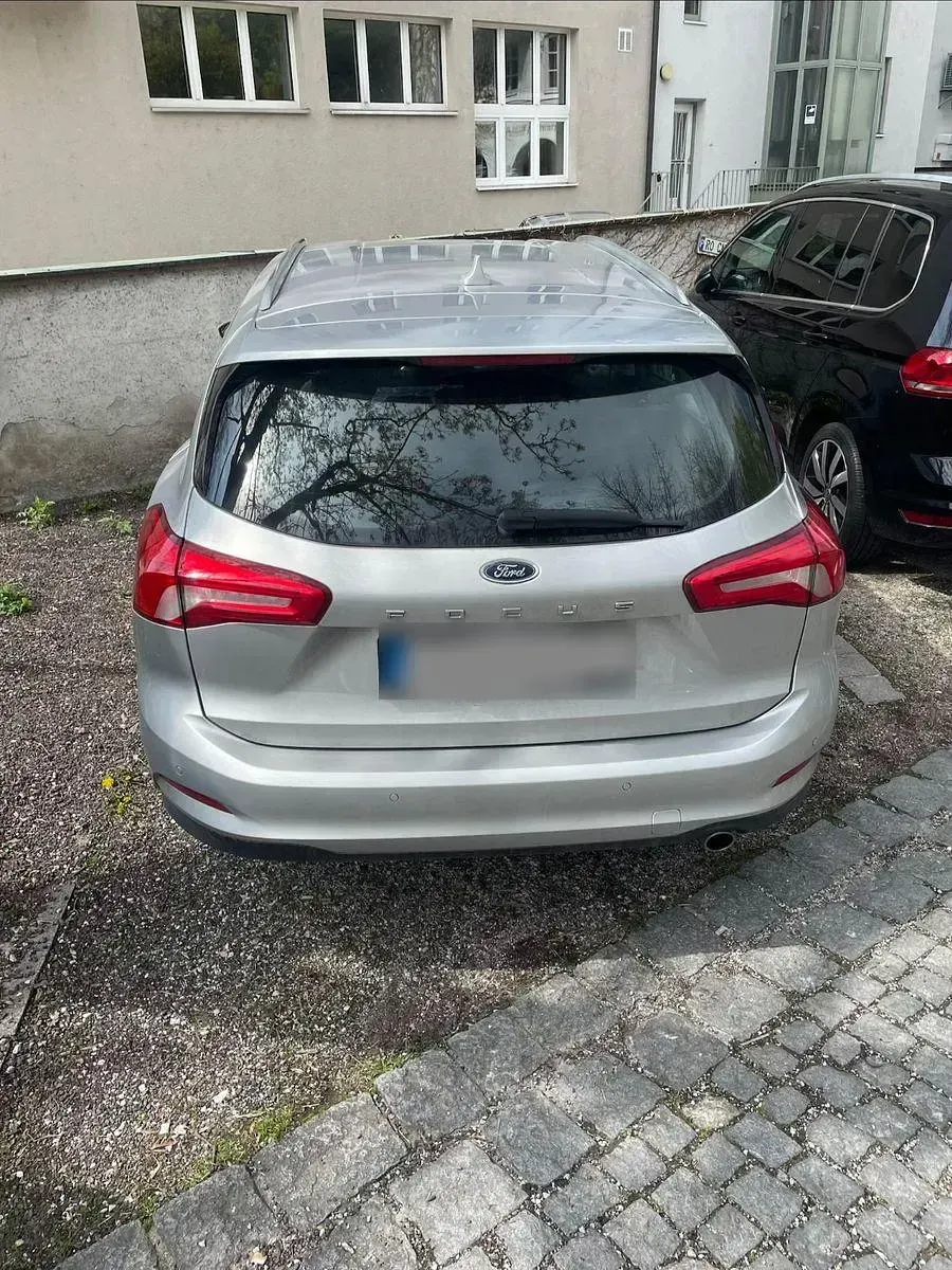 Używany Ford Focus 101 KM (74 kW) 2022 Srebrny Sedan/Limuzyna