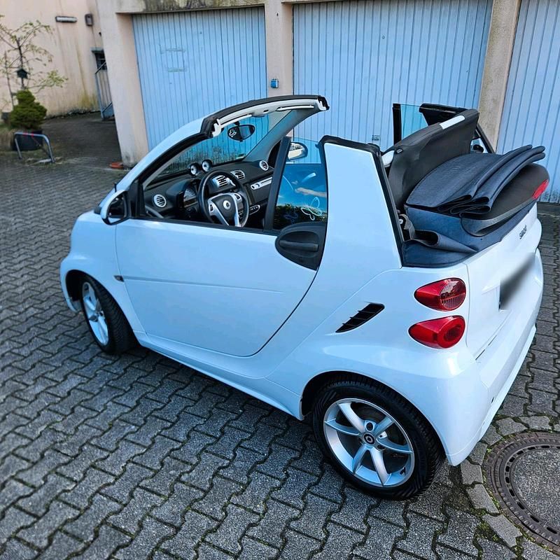 Gebraucht Smart ForTwo Cabrio 84 PS (61 kW) 2011 Weiß Cabrio