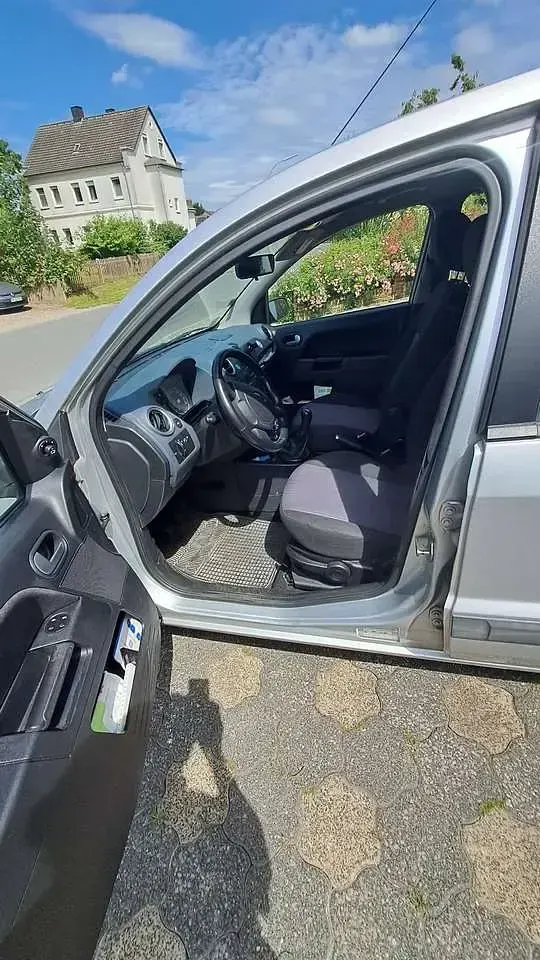 Gebraucht Ford Fusion Style 80 PS (58 kW) 2009 Silber Kleinwagen