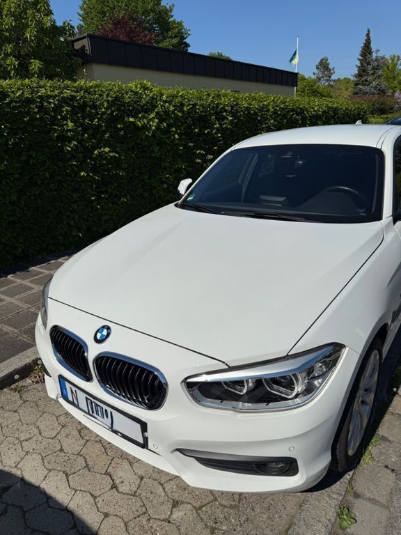 Weiß Gebraucht 2018 BMW 120 Advantage Kleinwagen | 17.499 € (Fairer Preis) - Bild 1/4