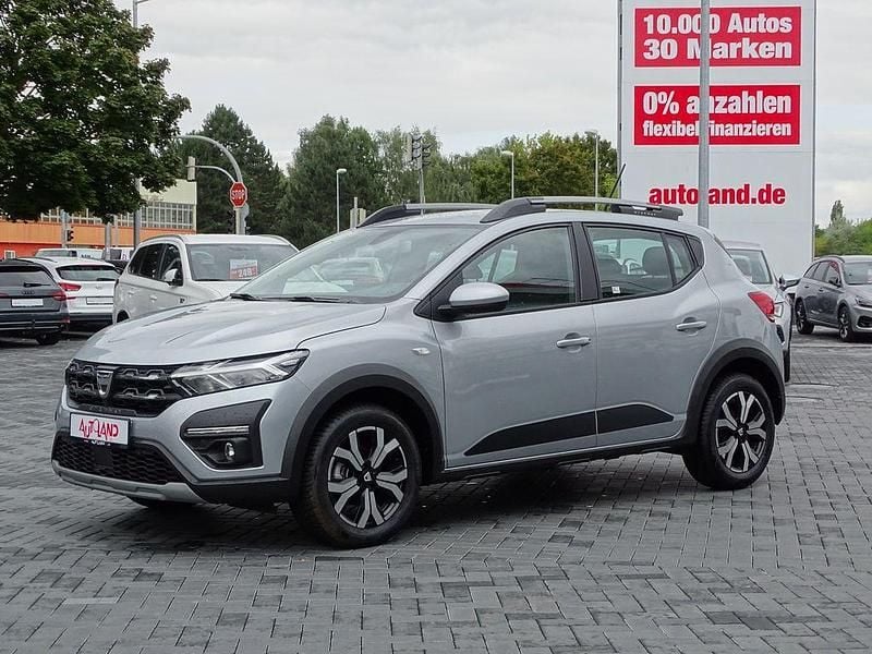 Grau Gebraucht 2022 Dacia Sandero Comfort Kleinwagen | 16.950 € (Fairer Preis) - Bild 1/4