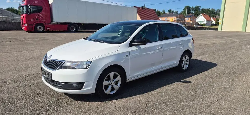 Gebraucht Skoda Rapid Style 105 PS (77 kW) 2014 Weiß Kleinwagen