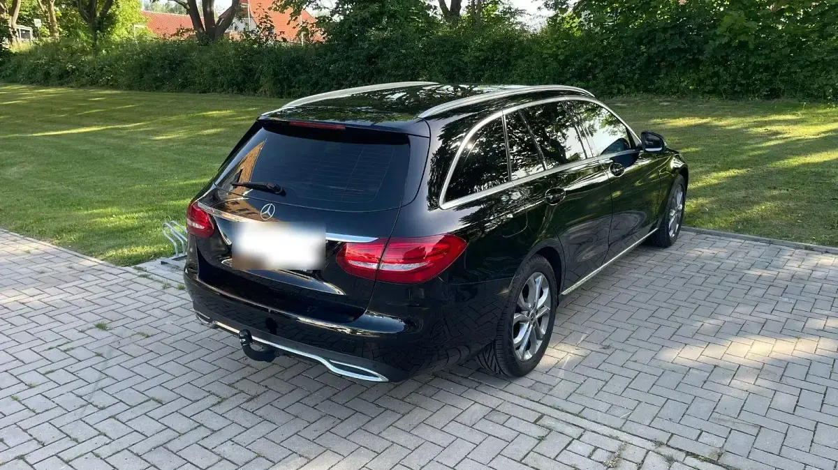 Gebraucht Mercedes C180 156 PS (114 kW) 2017 Schwarz Limousine