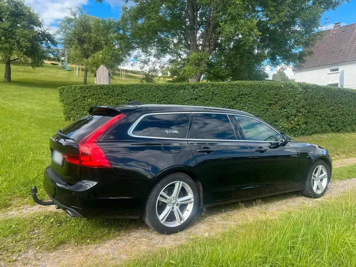 Gebraucht Volvo V90 Momentum 190 PS (139 kW) 2018 Schwarz Kombi