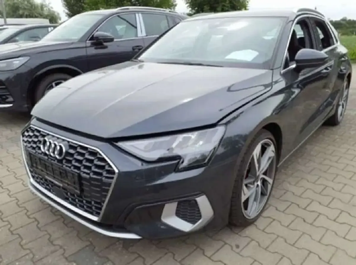 Gebraucht Audi A3 Advanced 150 PS (110 kW) 2023 Grau Limousine