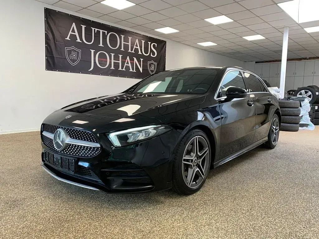 Gebraucht Mercedes A200 AMG line 150 PS (110 kW) 2021 Schwarz Limousine