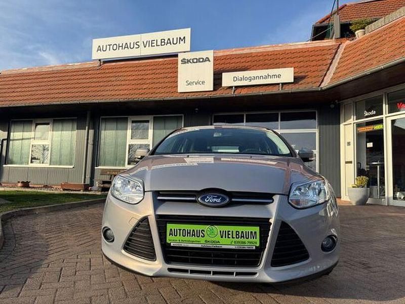 Gebraucht Ford Focus Trend 125 PS (91 kW) 2012 Silber Limousine