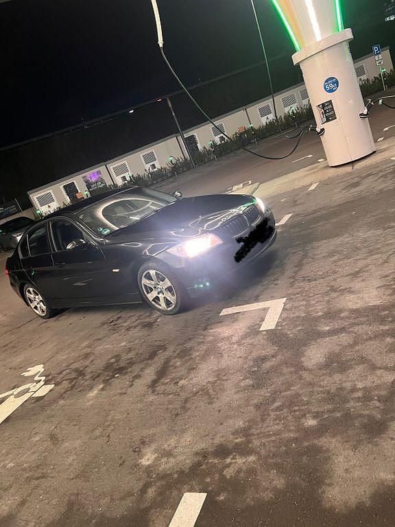 Gebraucht BMW 318 143 PS (105 kW) 2008 Schwarz Limousine