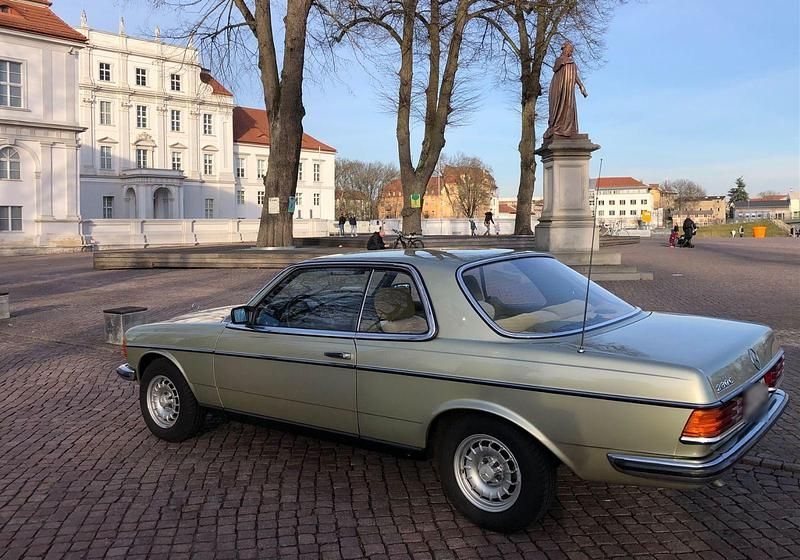 Gebraucht Mercedes C230 109 PS (80 kW) 1980 Grün Coupé