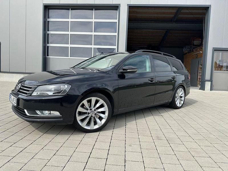 Schwarz Gebraucht 2013 VW Passat Comfortline Kombi | 4.900 € - Bild 1/4