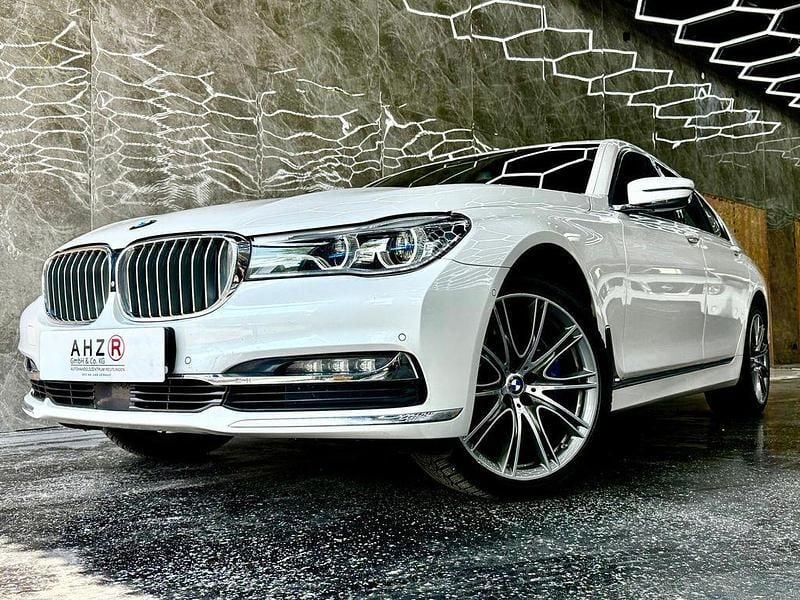 Weiß Gebraucht 2017 BMW 750L Performance Limousine | 32.900 € (Guter Preis) - Bild 1/4