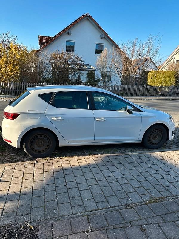 Second-hand Seat Leon FR 140 CP (102 kW) 2013 Alb Berlinǎ