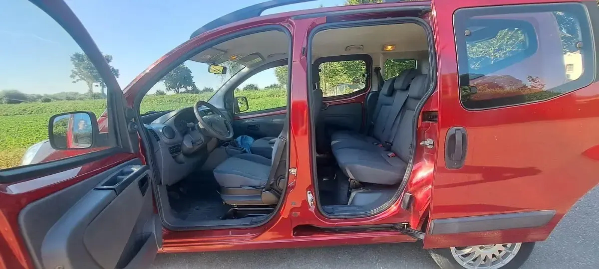 Gebraucht Peugeot Bipper 72 PS (52 kW) 2010 Rot Van / Kleinbus