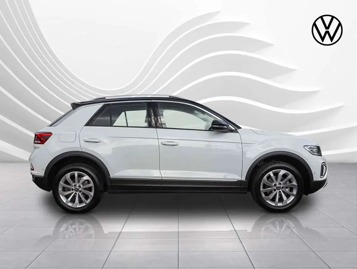Gebraucht VW T-Roc Pro 150 PS (110 kW) 2024 Pure white/schwarz SUV