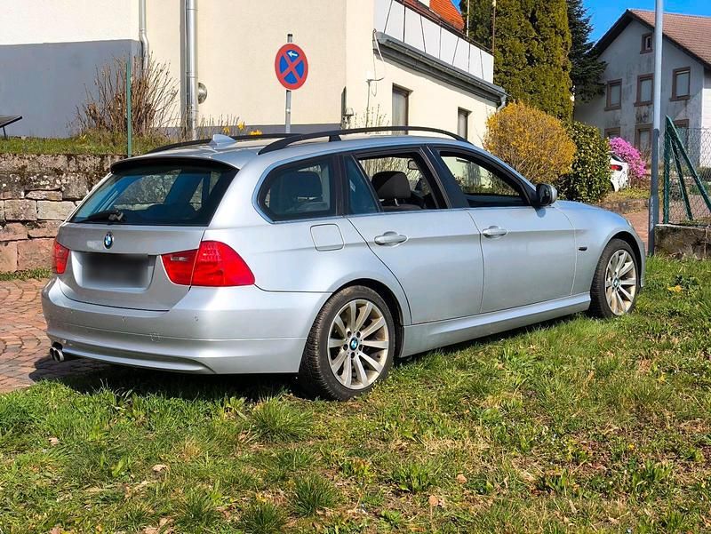 Gebraucht BMW 325 197 PS (144 kW) 2009 Silber Kombi
