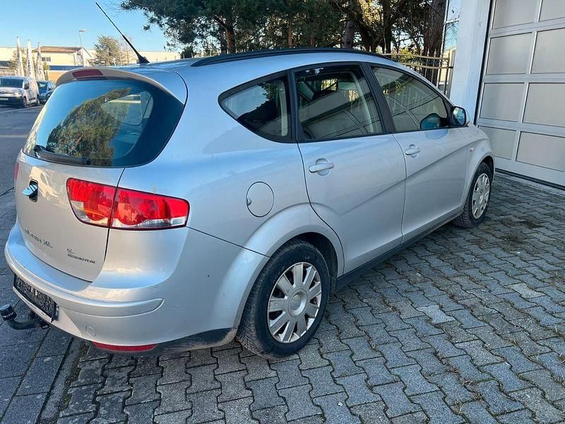 Gebraucht Seat Altea Reference 105 PS (77 kW) 2012 Silber Van / Kleinbus