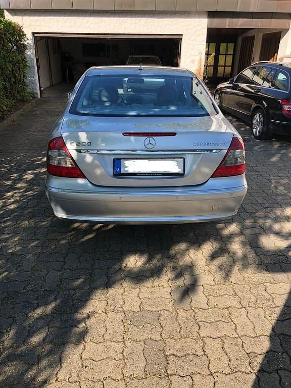 Gebraucht Mercedes E200 Avantgarde 184 PS (135 kW) 2008 Silber Limousine