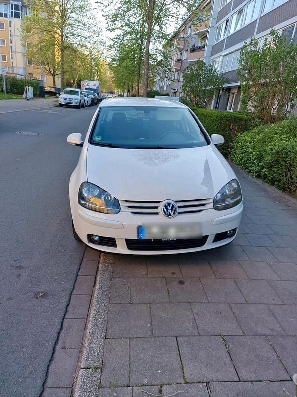 Weiß Gebraucht 2008 VW Golf V Edition Kleinwagen | 2.200 € (Guter Preis) - Bild 1/4
