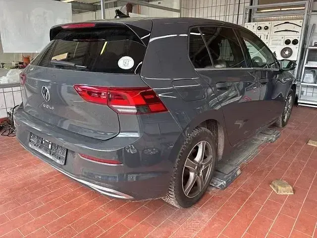 Gebraucht VW Golf VIII Style 150 PS (110 kW) 2022 Grau Limousine