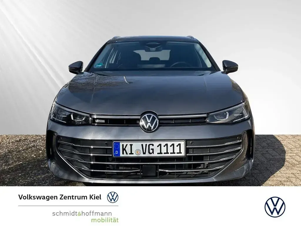 Gebraucht VW Passat Business 150 PS (110 kW) 2025 Grau Kombi