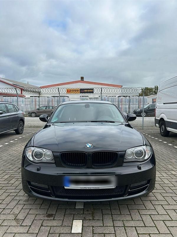 Schwarz Gebraucht 2010 BMW 118 Coupé Coupé | 6.990 € (Fairer Preis) - Bild 1/4
