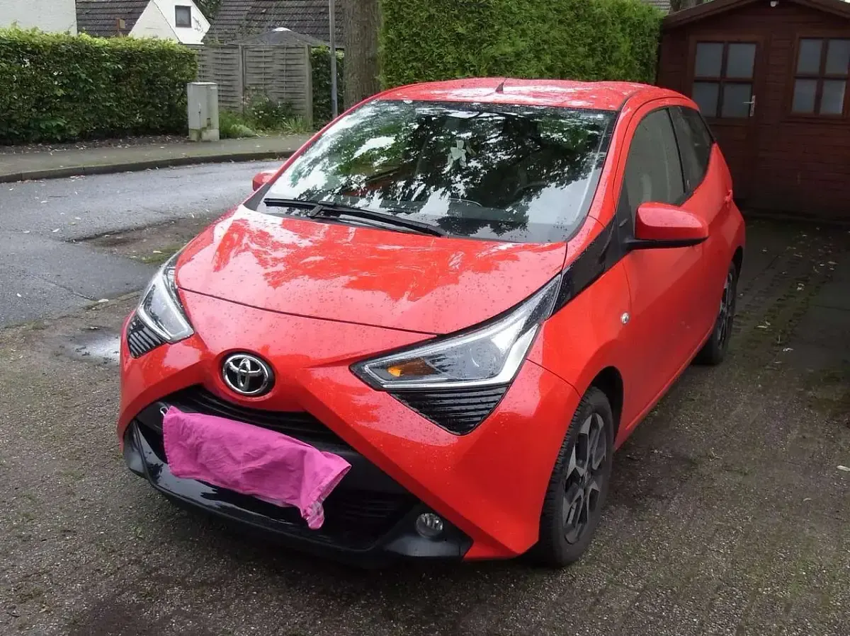 Gebraucht Toyota Aygo X-play 72 PS (52 kW) 2020 Rot Kleinwagen