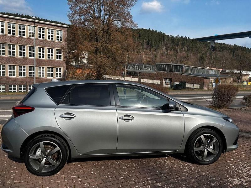Gebraucht Toyota Auris Team 116 PS (85 kW) 2018 Grau Limousine