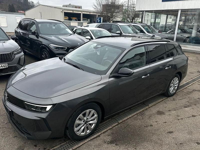 Neu Opel Astra Edition 131 PS (96 kW) 2025 Grau Kombi