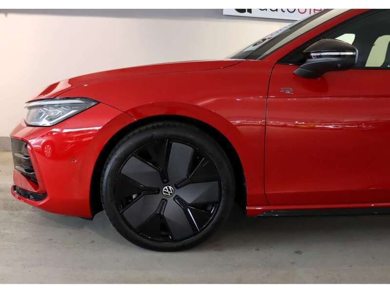 Gebraucht VW Passat R-line 193 PS (141 kW) 2024 Red metallic Kombi