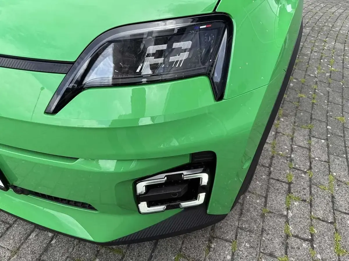Nowe Renault 5 E-Tech Urban 89 kW (122 KM) 2025 Zielony Sedan/Limuzyna