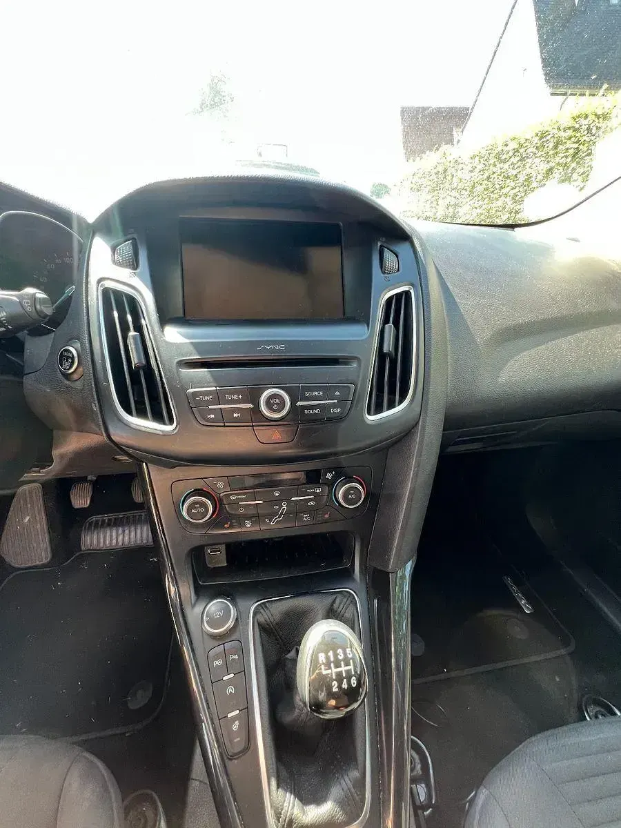 Gebraucht Ford Focus Titanium 125 PS (91 kW) 2015 Schwarz Kombi