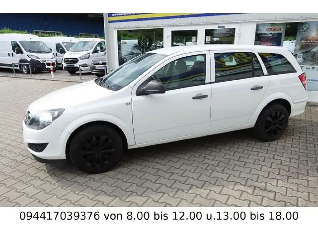 Gebraucht Opel Astra Selection 110 PS (80 kW) 2009 Schneeweiss/summitwhite/arctic Kombi