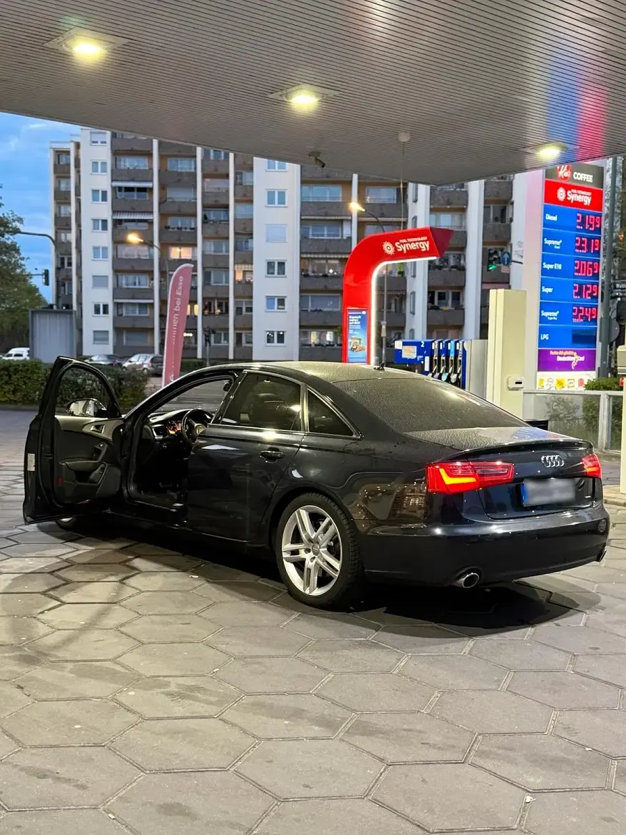 Gebraucht Audi A6 245 PS (180 kW) 2014 Blau Limousine