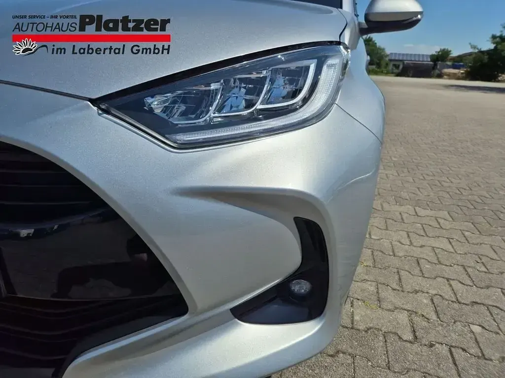 Neu Toyota Yaris Comfort 116 PS (85 kW) 2025 Silber Kleinwagen