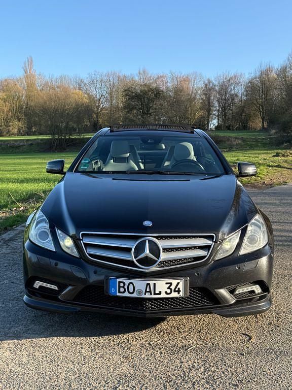 Gebraucht Mercedes E350 Avantgarde 306 PS (225 kW) 2011 Schwarz Coupé