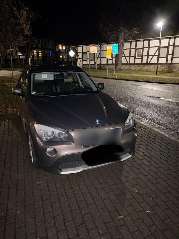 Braun Gebraucht 2011 BMW X1 SUV | 6.500 € (Superpreis) - Bild 1/4