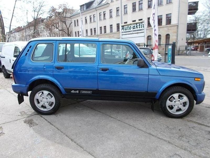 Gebraucht Lada niva 83 PS (61 kW) 2019 Blau (metallic) SUV