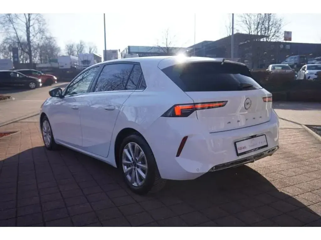 Usata Opel Astra Elegance 131 CV (96 kW) 2023 Bianco Utilitaria